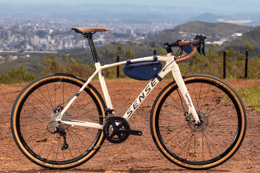 Bicicleta 700C Sense Versa Comp Shimano Sora 18 Velocidades Freios Shimano Mecânico