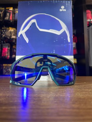 Óculos Hb Spin Gradient Com Lentes Cinza Escuro + Espelhada Azul