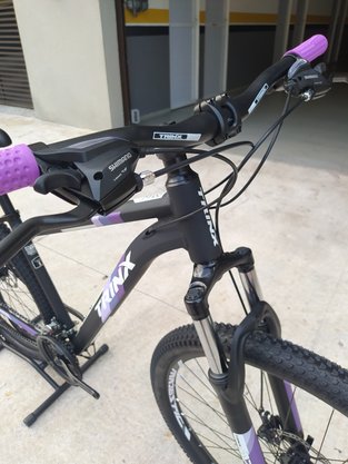 Bicicleta Trinx M100 Aro 29 Al Freios À Disco Mec 21V Preto/Roxo - Tam 17
