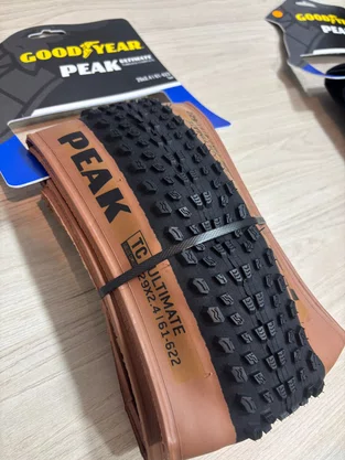 Pneu Goodyear Peak Ultimate Tubeless Complete Preto/Marrom 29X2.40