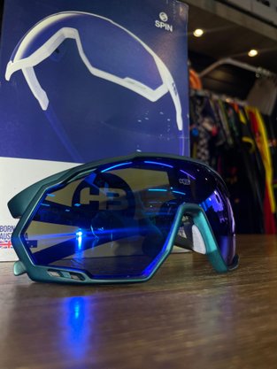 Óculos Hb Spin Gradient Com Lentes Cinza Escuro + Espelhada Azul