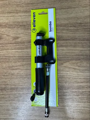 Bomba Mini Barril Aluminio Bico 2 Vias Mangueira Retrátil Interna 100 Psi